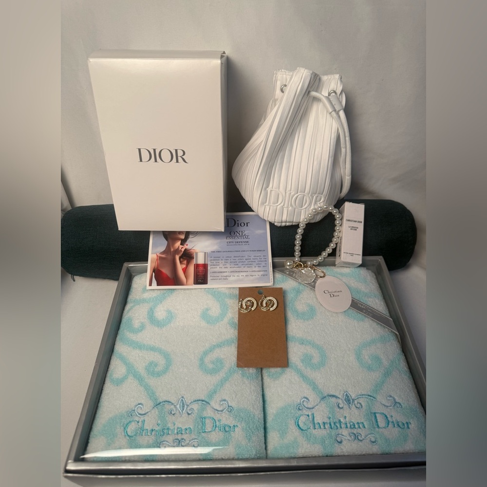 GWP Dior White and Aqua Luxury Set
